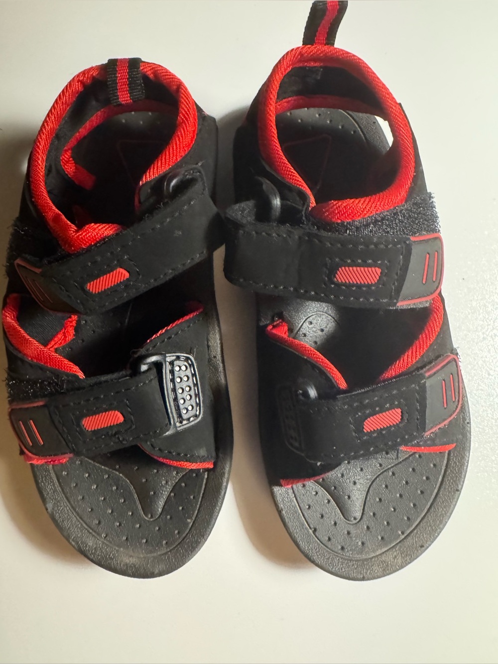 Kids Black and Red Open-Toe Sandals 11/12